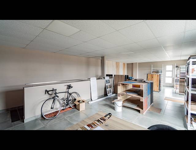 647M² MINI FACTORY FOR SALE IN KNOPJESLAAGTE
